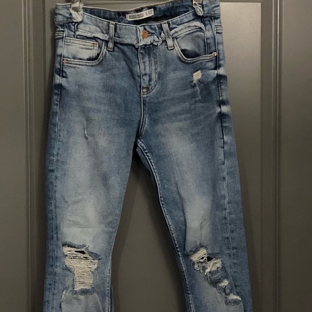 Zara Distressed 1975 Blue Jeans